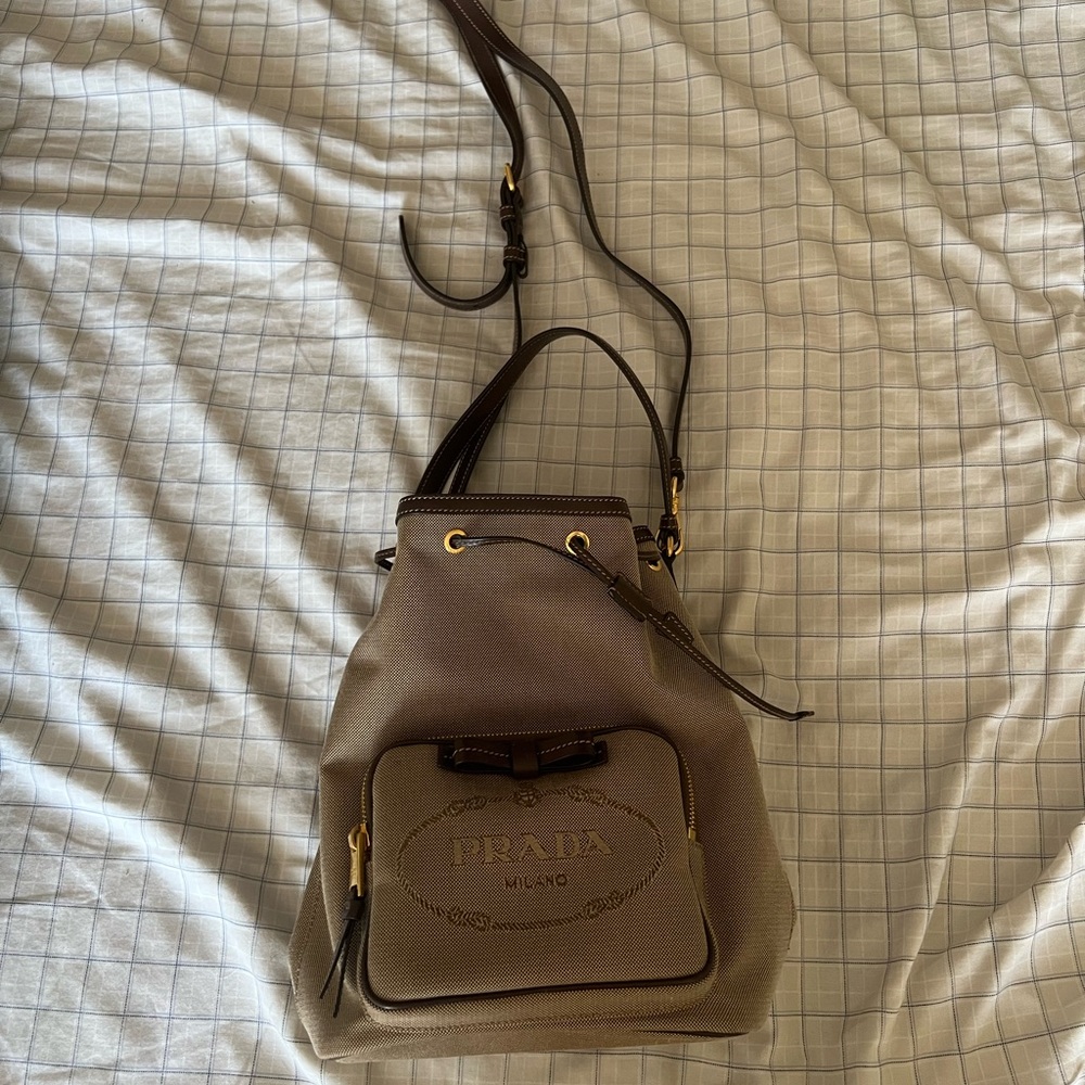 Prada bucket bag - Picture 3 of 6
